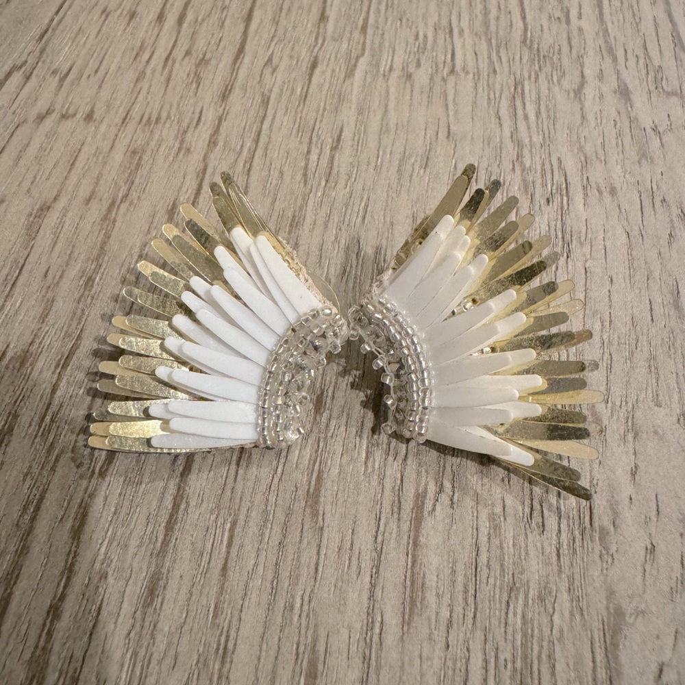Preloved Mignon Gavigan Post Earrings. White/Gold